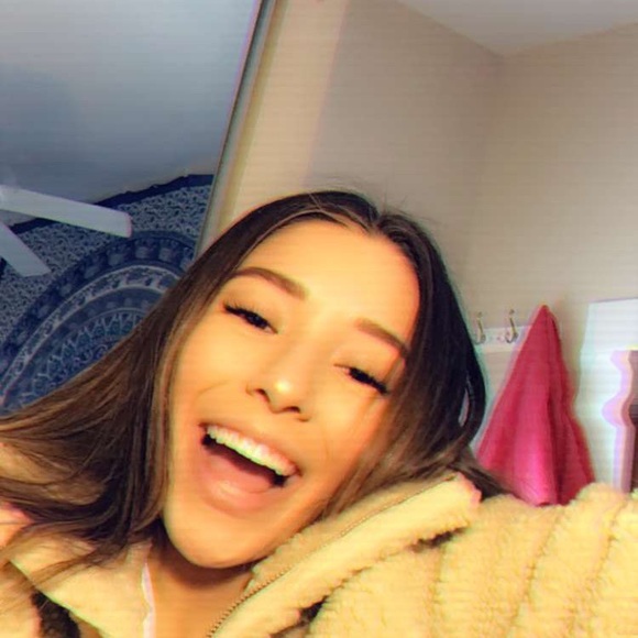 Meet your Posher, Vivica - Picture 1 of 1